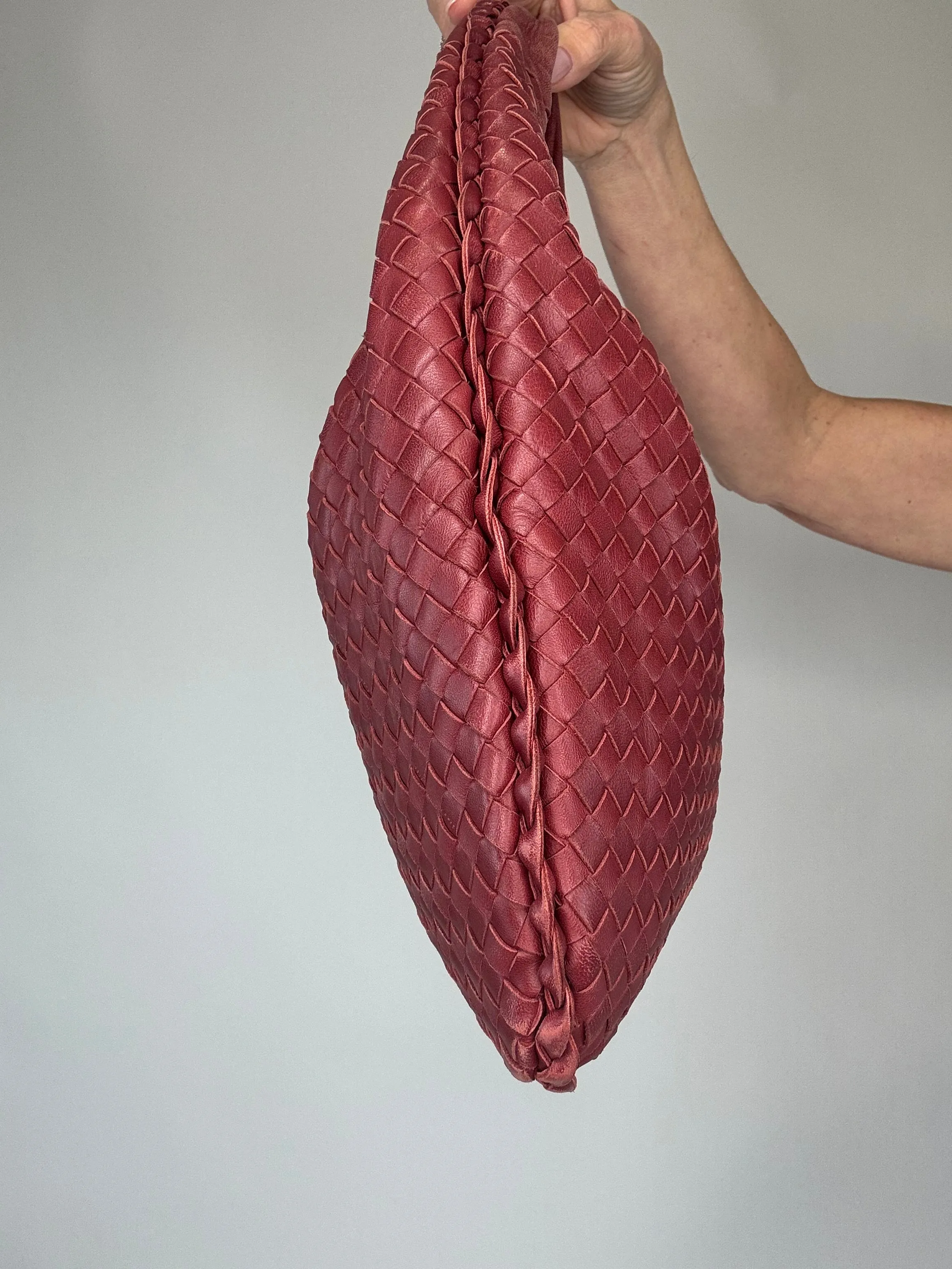 Bottega Veneta Intrecciato Hobo Medium