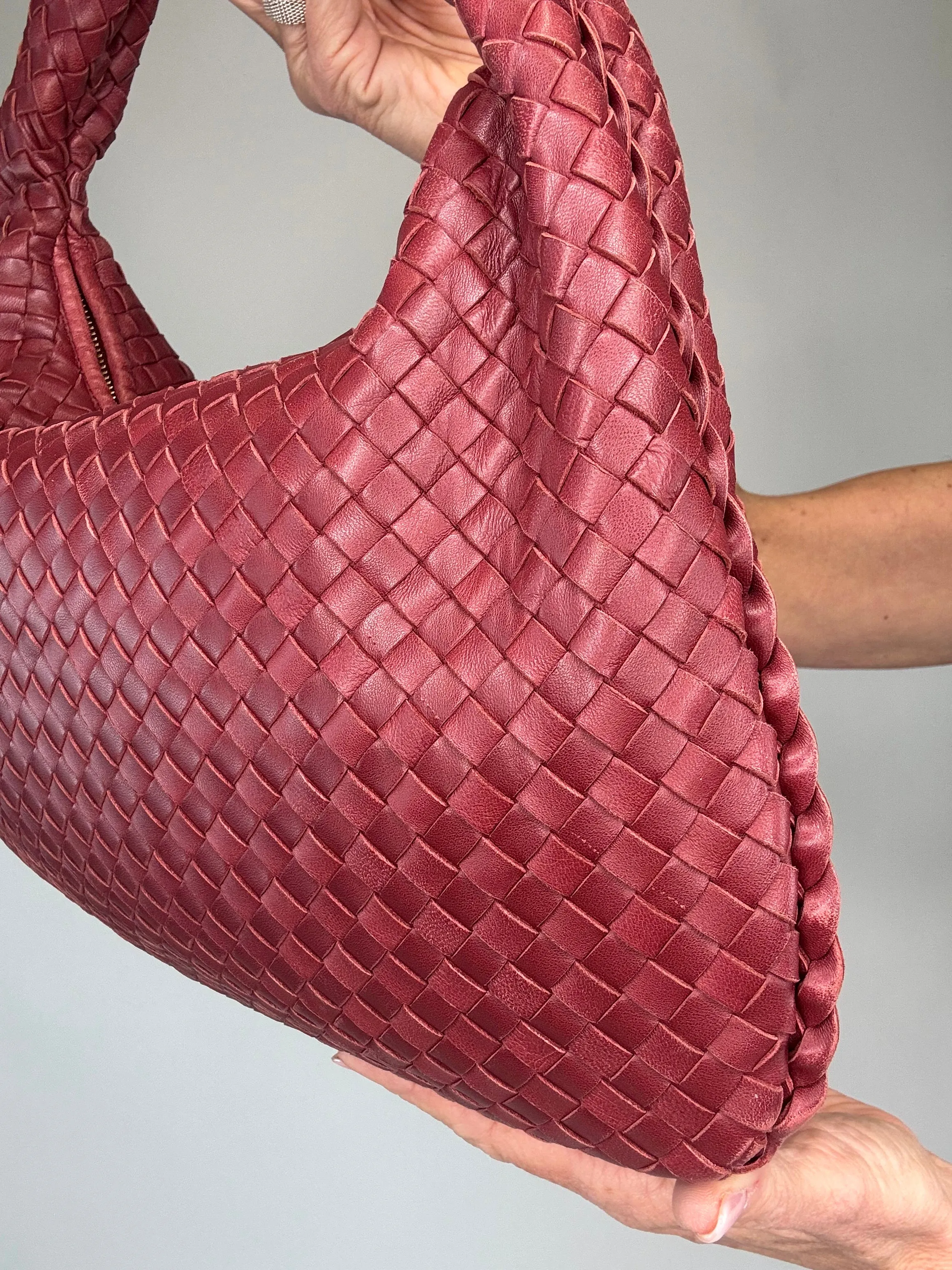 Bottega Veneta Intrecciato Hobo Medium