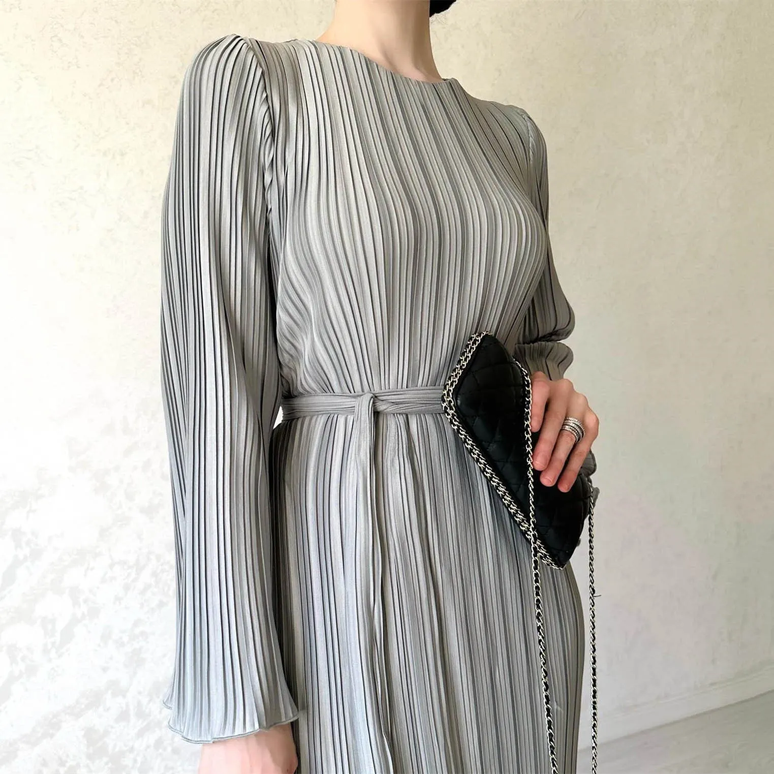 Isa - Long elegant dress with bell sleeves