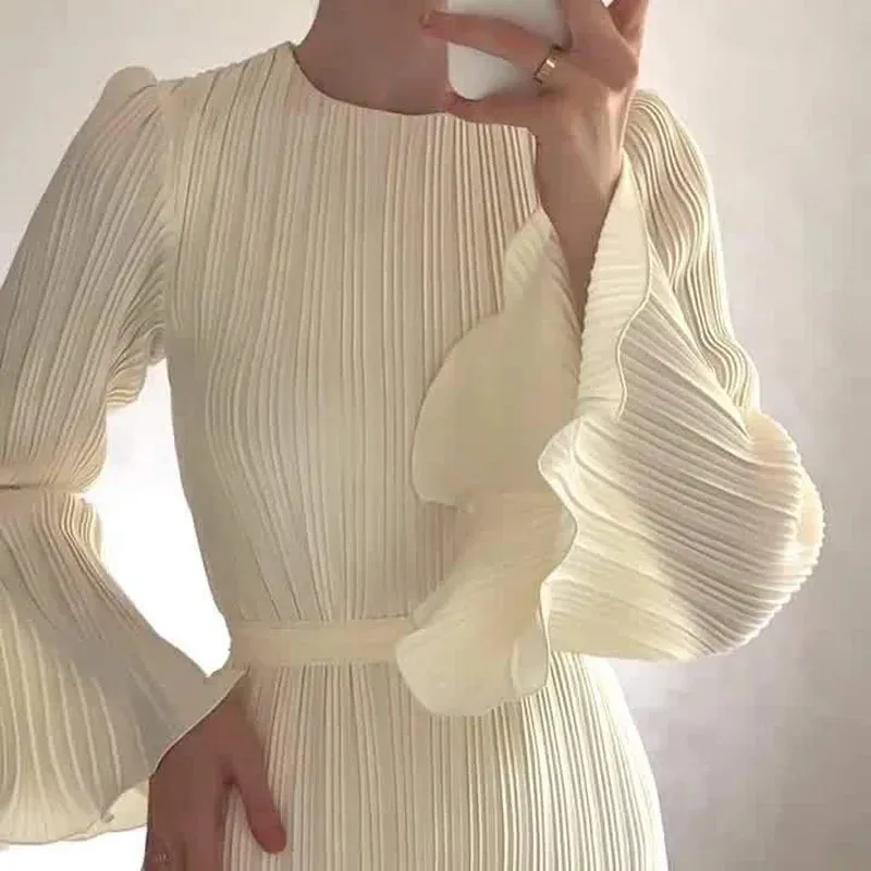Isa - Long elegant dress with bell sleeves