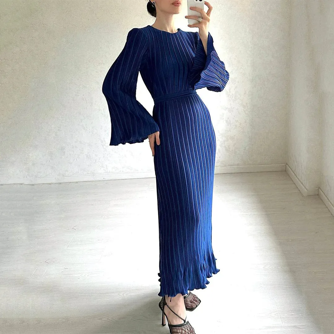 Isa - Long elegant dress with bell sleeves