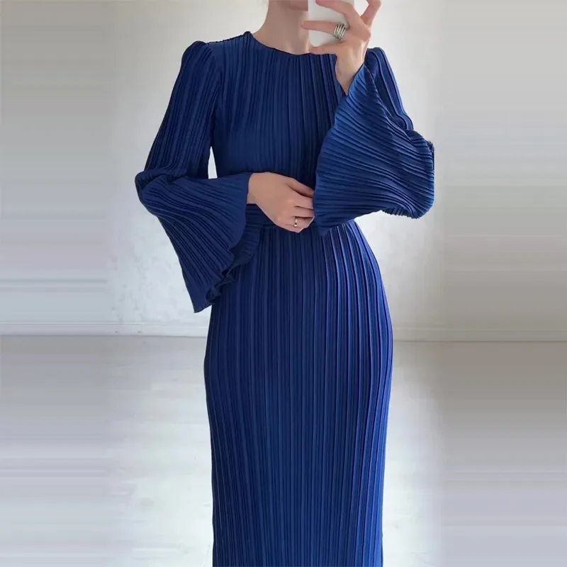 Isa - Long elegant dress with bell sleeves