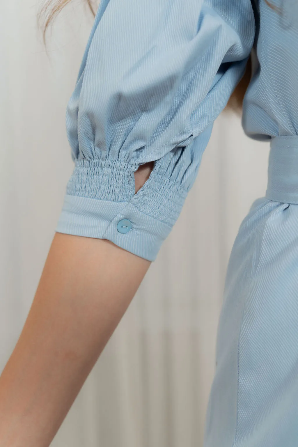 Puffy scrunched sleeve dress