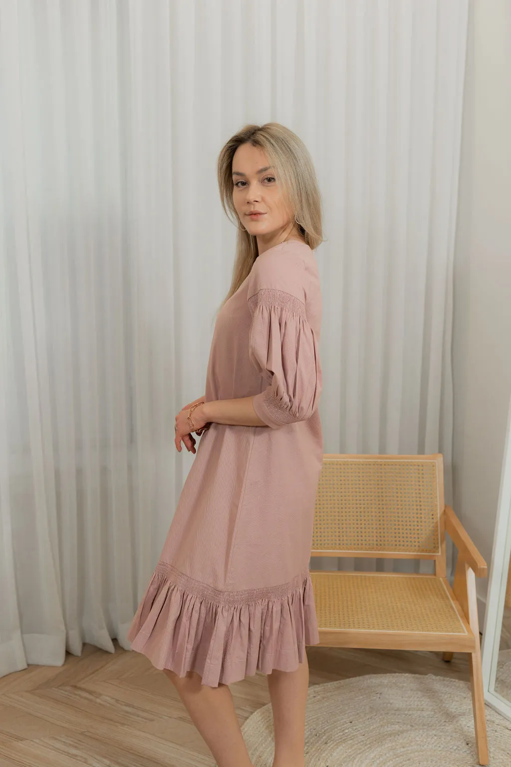 Puffy scrunched sleeve dress